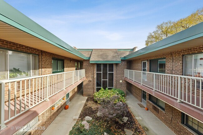 Foto del edificio - 454 Spring Rd