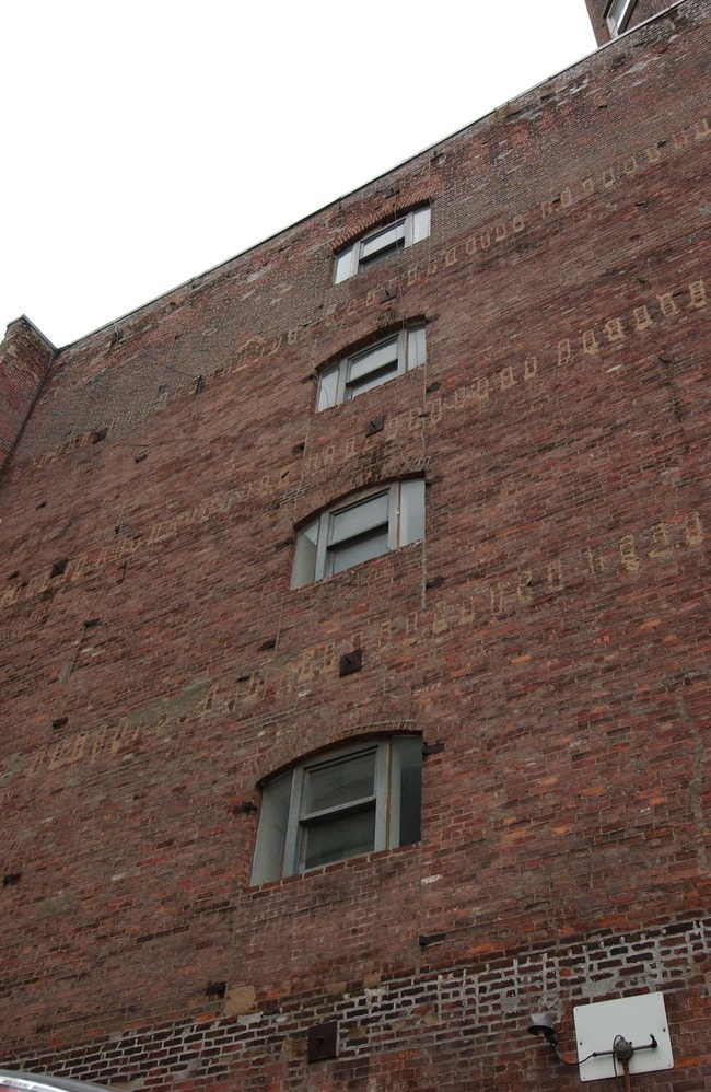 Building Photo - 70-72 Laight St