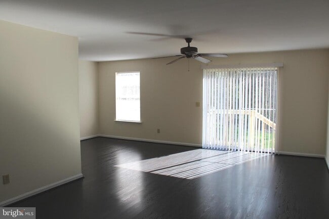 Foto del edificio - 8638 Chester Ct