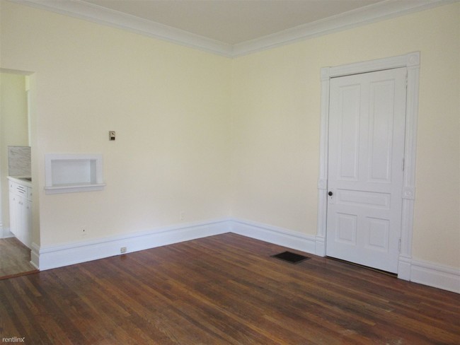 Building Photo - 1 br, 1 bath Apartment - 527 Lyon St NE