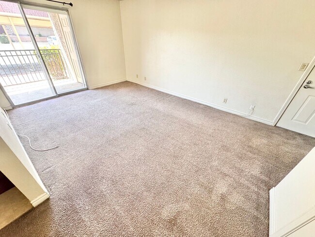 Foto del edificio - BEAUTIFUL 1 BEDROOM CONDO!