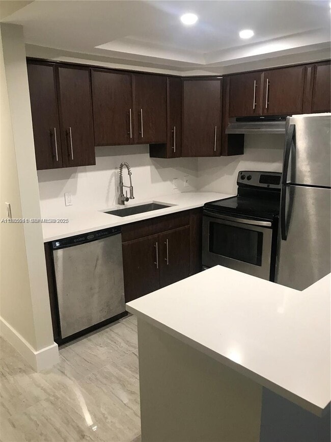 Building Photo - 358 Mansfield I