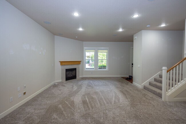 Foto del edificio - 2 Creeks Condominiums - Gated Community on Camas Meadows Golf Course