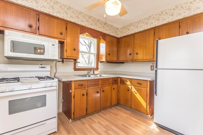 Building Photo - Ranch Style 3 Bedroom 1 Bath Home