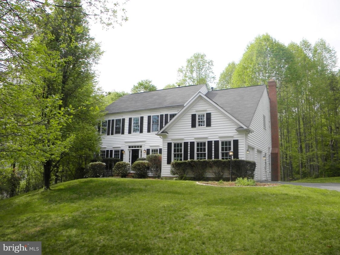 2214 Somerset Dr, Jeffersonton, VA 22724 House for Rent in