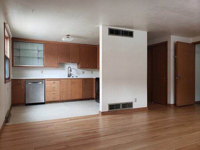 Building Photo - 605 N Midvale Blvd