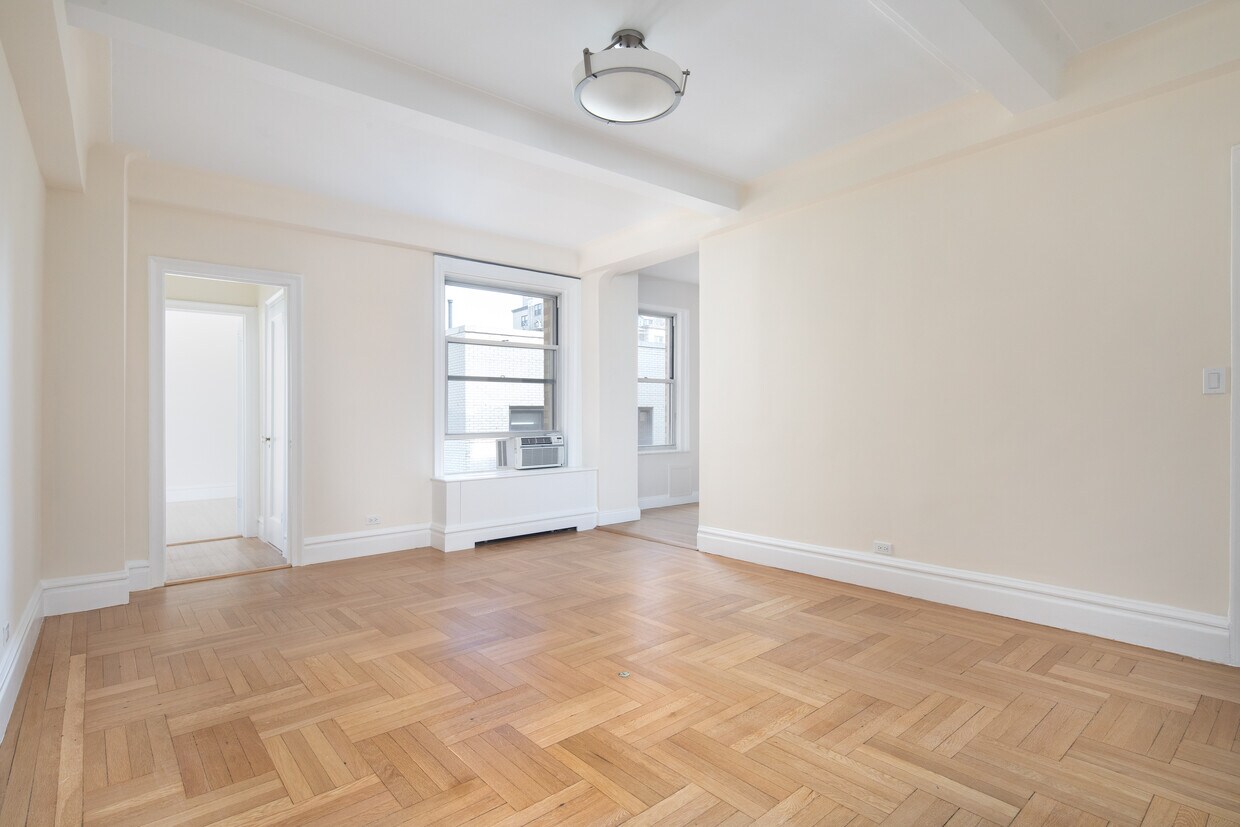 Foto principal - 639 West End Ave