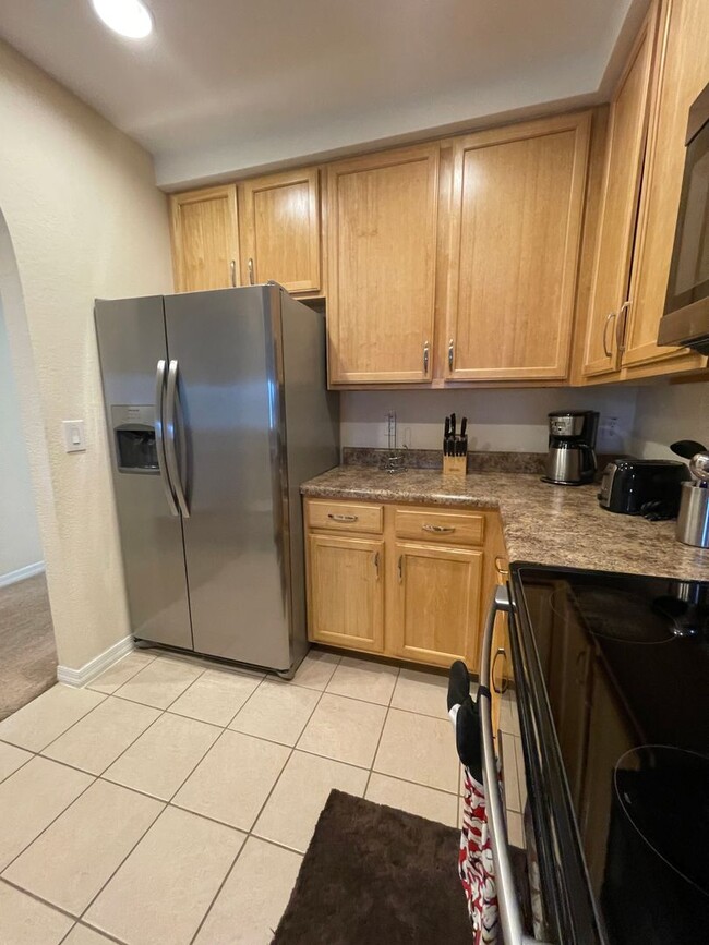 Building Photo - Beautiful Spacious 3 bed 2 bath Condo in C...