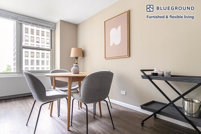 Foto del edificio - 860 N Dewitt Pl
