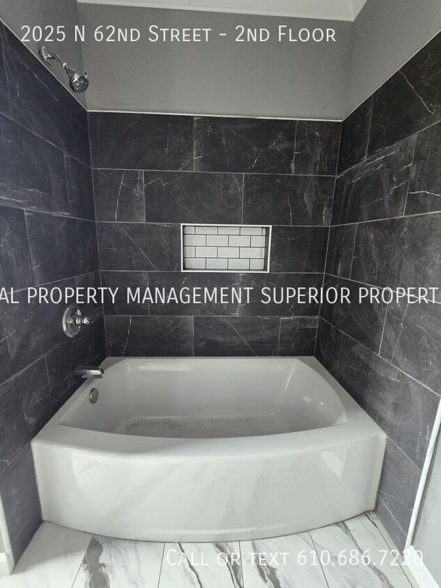 Foto principal - 2025 N 62nd St