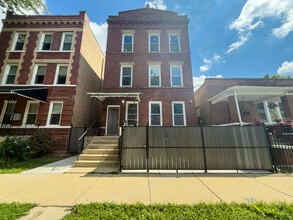 Building Photo - 1015 N Lawndale Ave