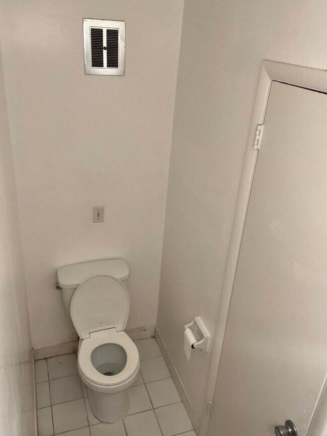 Foto del edificio - 1200 Bretta St