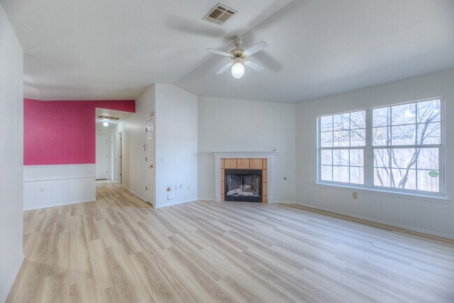 Foto del edificio - 1712 W 57th Pl