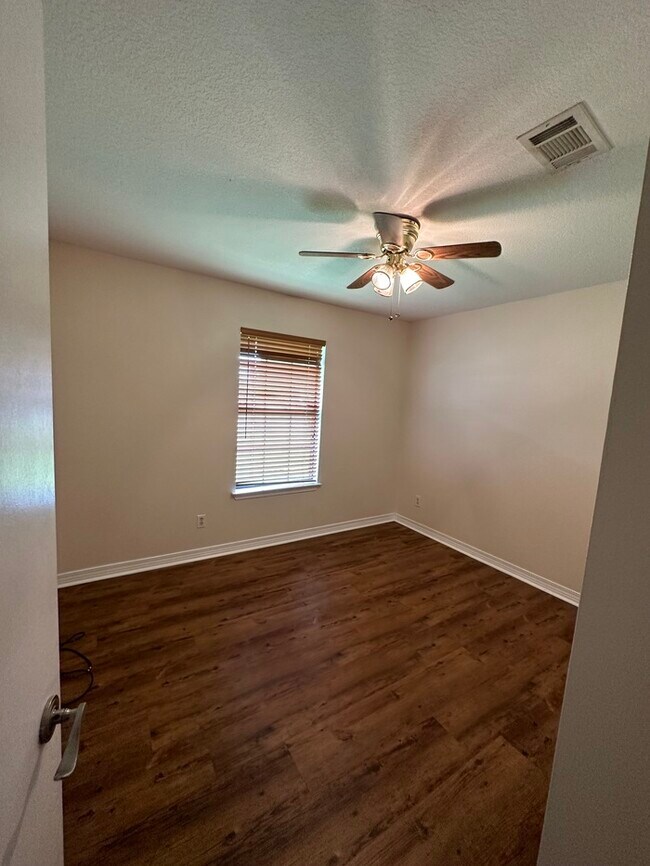 Building Photo - Beautiful 3/2 house in Gulfport, MS