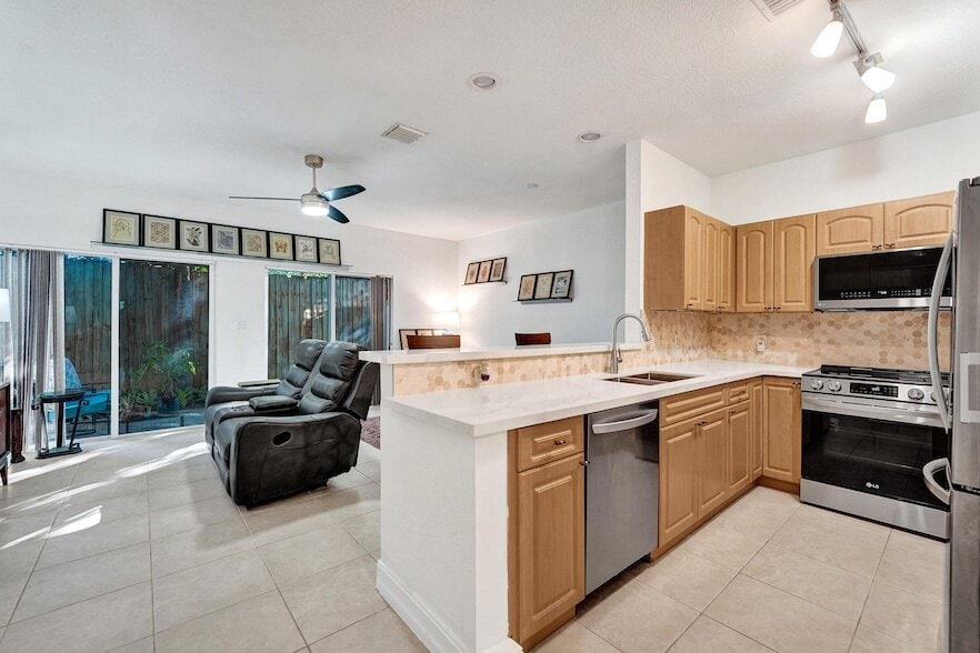 Photo - 1743 NE 4th Avenue Unit F4