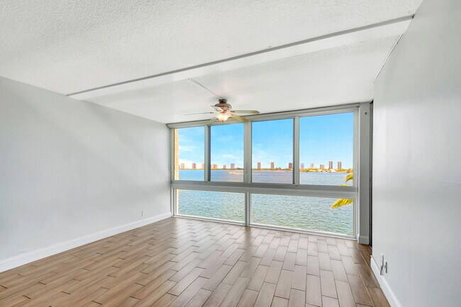 Building Photo - 301 Lake Shore Dr
