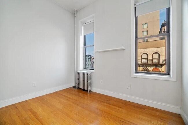 Building Photo - 25 Thompson Street