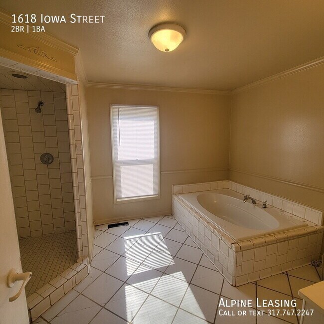 Foto del edificio - 1618 Iowa St