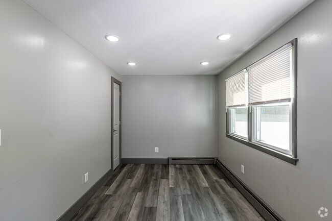 2BR, 2BA - Dining Room - Willington Oaks Apartments