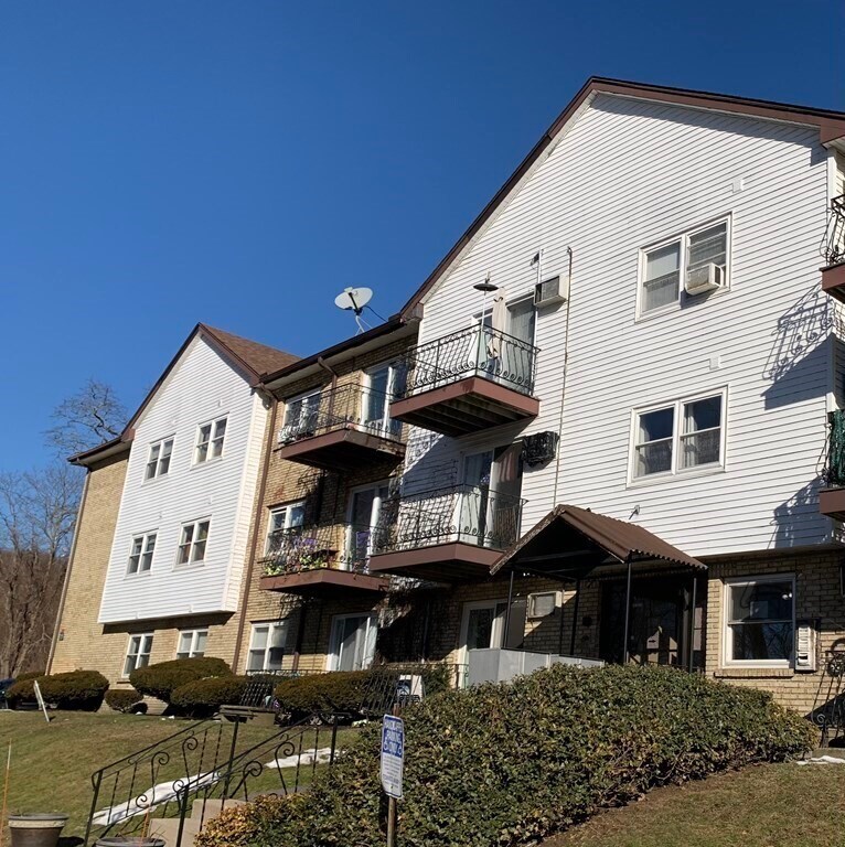 81 High St Unit 14, Amesbury, MA 01913 Condo for Rent in Amesbury, MA