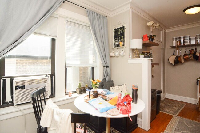 Foto del edificio - 2842 W Fletcher St