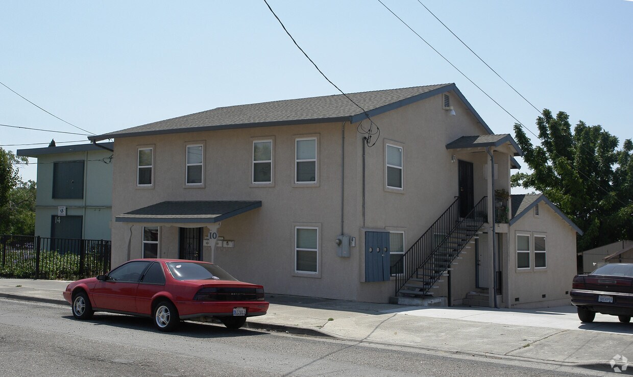 Building Photo - 10 E 7th St