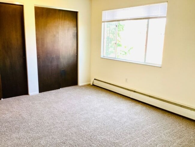 Foto del edificio - 1st & 2nd Floor, 1ST MONTH 1/2 OFF SPECIAL...