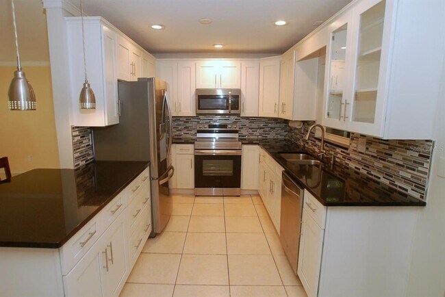 Foto del edificio - 468 Limewood Ave