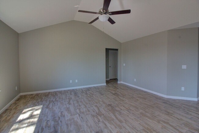 Building Photo - 3 Car Garage in Nixa!
