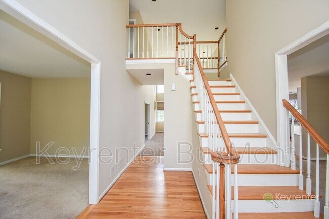 Building Photo - 5474 Grandview Lane