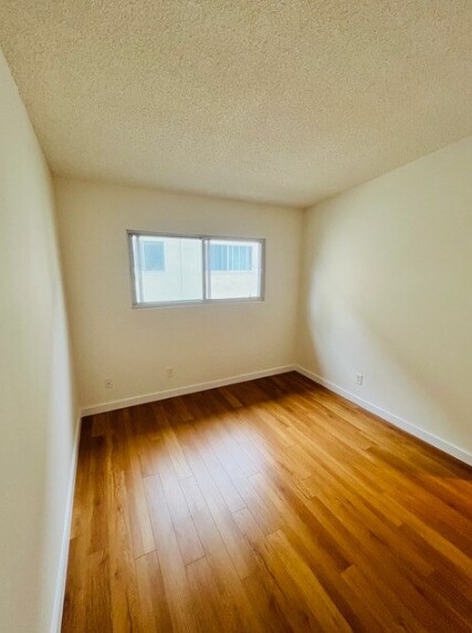 Dormitorio 2 - 8722 Delgany Ave