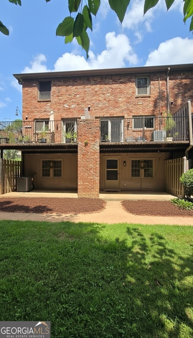 Building Photo - 3095 Colonial Way