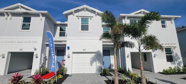Foto del edificio - 857 SE grovebush Ln
