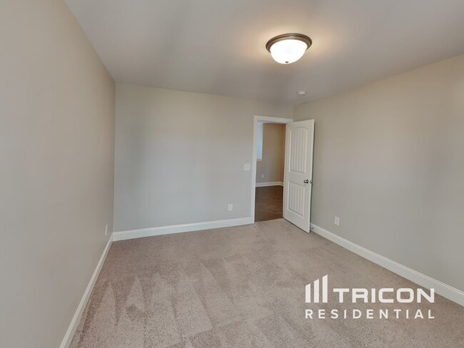 Building Photo - 5109 Cloverhill Dr