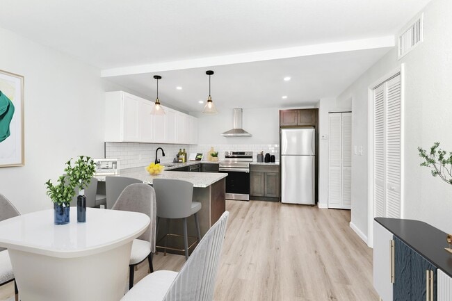 Building Photo - Tandem Living Apartments - Specials Available