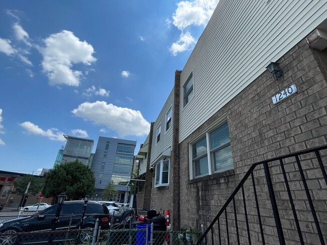 Building Photo - 1240 S Melville St