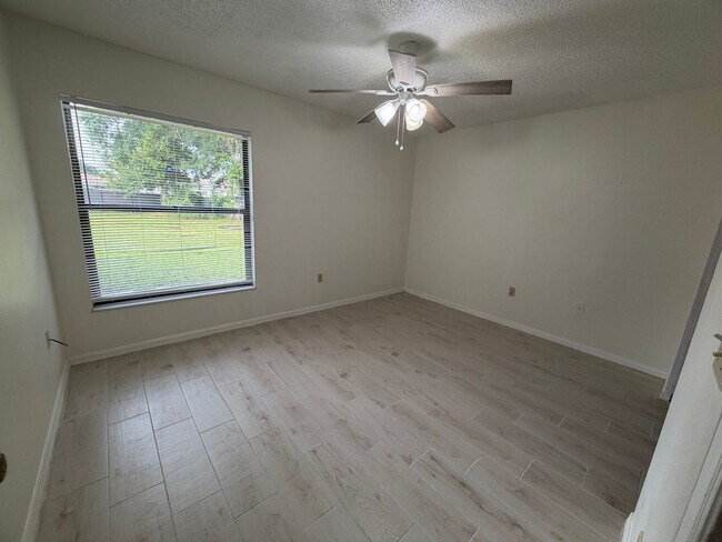 Building Photo - Peaceful Cul-de-Sac Living with a Spacious Backyard!