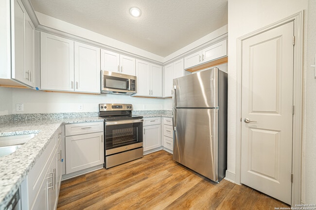 Foto del edificio - 10216 Eaglewood Nook