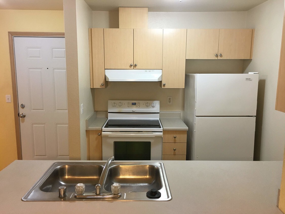 Kitchen - 168 Norpoint Way NE