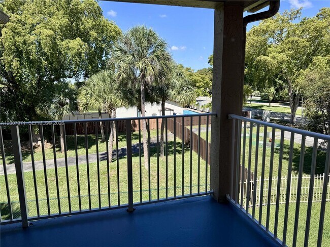 Building Photo - 10420 SW 158th Ct
