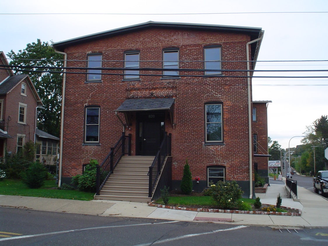 820 W Market St, Perkasie, PA 18944 Apartments in Perkasie, PA
