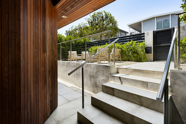 Building Photo - 26 30th Ave