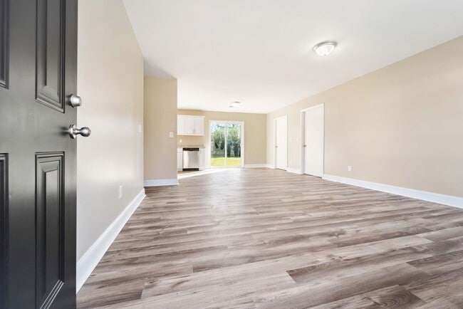 Building Photo - 136 Sandy Dr