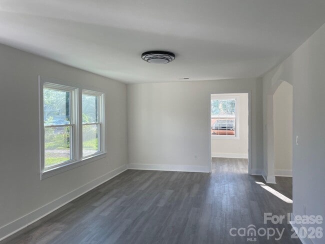 Building Photo - 649 Arch Dr
