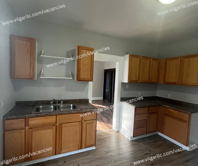 Building Photo - 677 Tyler St