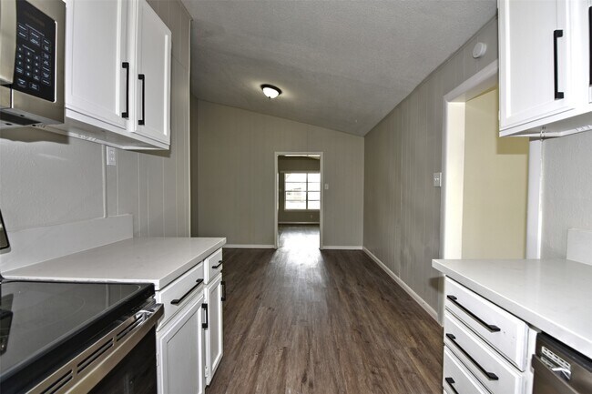 Foto del edificio - 437 E Wright Blvd