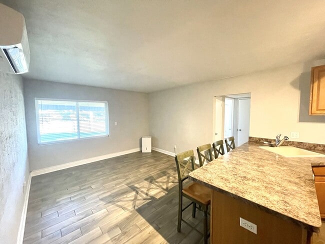 Building Photo - ADORABLE 2 BED WINTER PARK RENTAL HOME