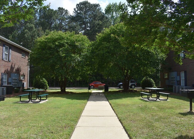 Foto del edificio - Three bedroom - Three bathroom apartments at University Park in Lillington, NC!