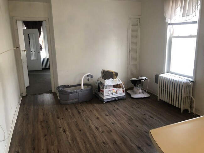 Building Photo - 13 Stuyvesant Ave
