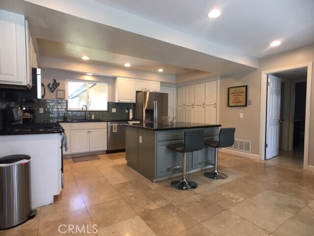 Building Photo - 553 Sturgeon Dr